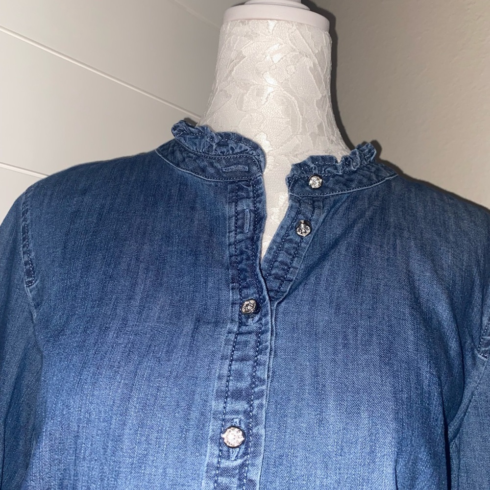 Talbots Stylish Lightweight Denim Top with glass buttons - Picture 5 of 6